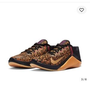 Nike Metcon 6 Black and Gold Sneakers